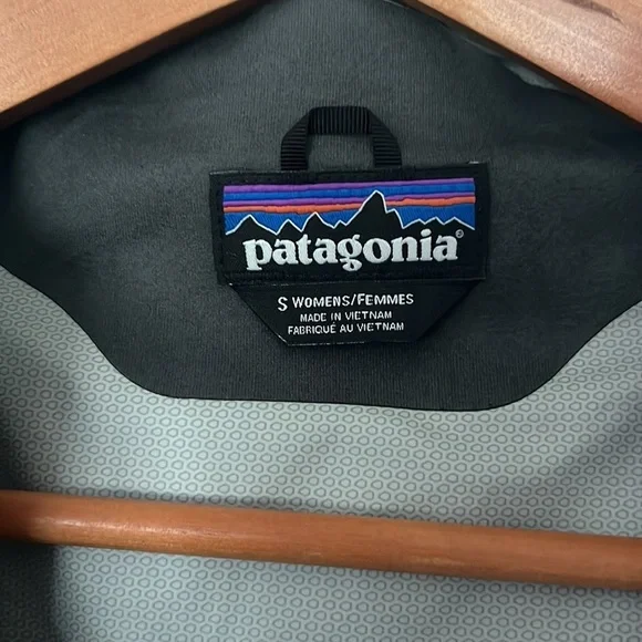 PATAGONIA Women's Torrentshell Jacket